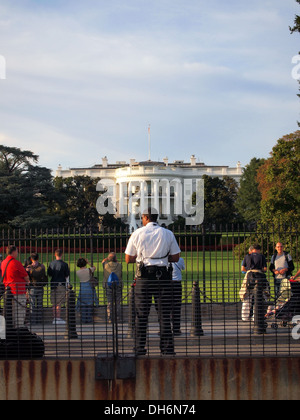 United States Secret Service Uniformed Division Police Department officer watches crowds outside the White House, Washington DC, USA Stock Photo