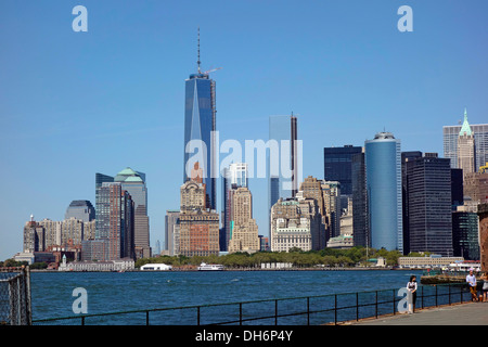 Governors island with Manhattan skyline pier Stock Photo