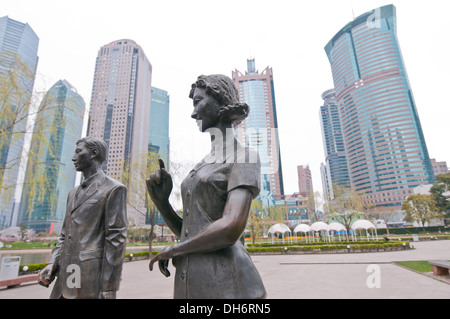 Statues in Lujiazui Park, Pudong District, Shanghai, China  (SEE DESCRIPTION FOR BUILDINGS DETAILS) Stock Photo