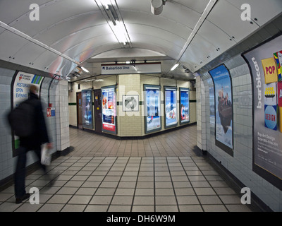 Underground train in London, Marylebone Station Stock Photo - Alamy