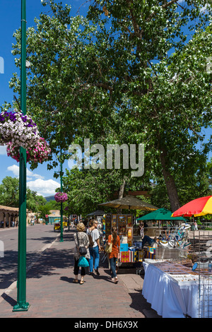 Local arts and crafts stalls in the historic Santa Fe Plaza in downtown Santa Fe, New Mexico, USA Stock Photo