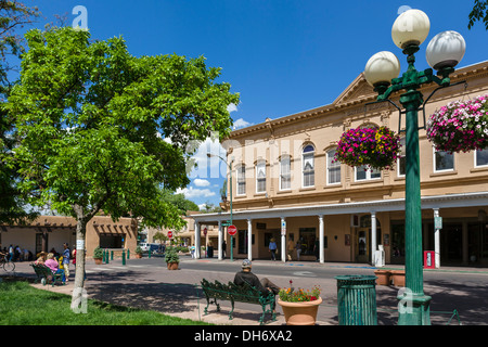 The historic Santa Fe Plaza in downtown Santa Fe, New Mexico, USA Stock Photo