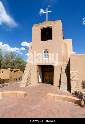 The 17thC San Miguel Mission, one of the oldest churches in the USA, Santa Fe, New Mexico Stock Photo