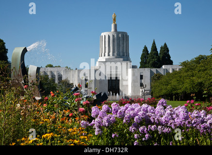 OREGON -Flowers near Sprague and Wall Fountains on the Capitol Mall near the Legislative Building at the state capitol at Salem. Stock Photo