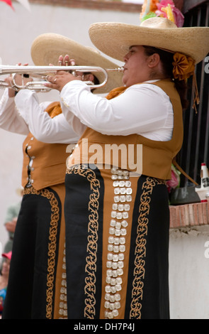 Mariachi band female trumpet players, Dieciseis de Septiembre Mexican Independence Day Celebration (similar to Cinco de Mayo), Old Mesilla Plaza, NM U Stock Photo