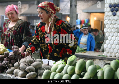 Traditional lady selling spices in Samarkand, Uzbekistan Stock Photo
