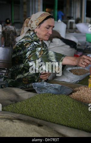 Traditional lady selling spices in a market in Samarkand in Uzbekistan Stock Photo
