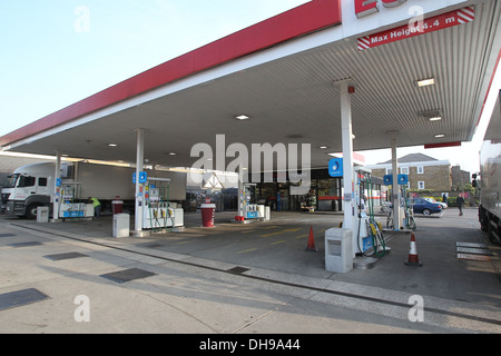 An Esso petrol station near Hammersmith Bridge Barnes is closed due to a fuel shortage Filling stations across country are Stock Photo