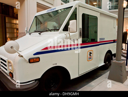 Grumman LLV (Long Life Vehicle) mail trucks parked at the post office Stock Photo: 161981836 - Alamy