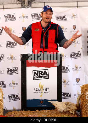Blake Shelton Nra Country Acm Celebrity Shoot At Desert Hills