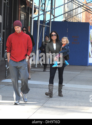 Jason Hoppy his wife Bethenny Frankel and their daughter Bryn go for a
