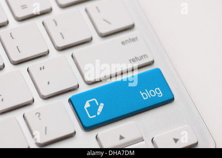 blog enter button key on white keyboard Stock Photo