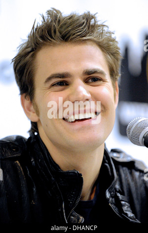 Paul Wesley Toronto Comic Con at Metro Toronto Convention Centre Toronto Canada - 14.04.12 Stock Photo