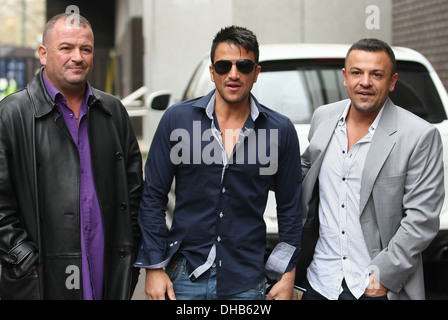 Peter Andre outside his hotel with a Louis Vuitton man bag London, England  - 26.08.09 WENN.com Stock Photo - Alamy