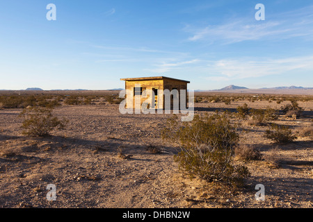 A small abandoned building in the Mojave desert landscape. Stock Photo