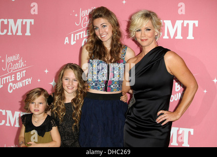 Jennie Garth and her Daughters Luca Bella, Lola Ray, Fiona Eve Facinelli Jennie Garth's 40th Birthday Celebration & Premiere Stock Photo