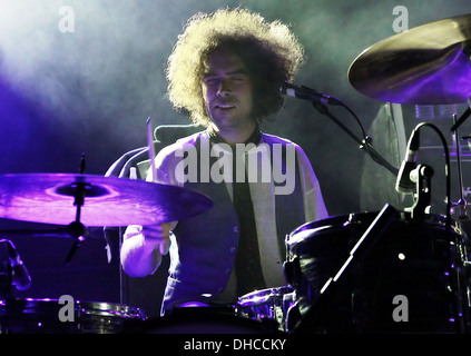 Brent DeBoer of Dandy Warhols performing Live at Manchester Academy ...