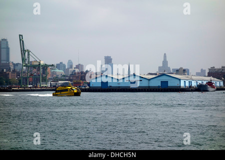 warehouses on the east river in Brooklyn Stock Photo