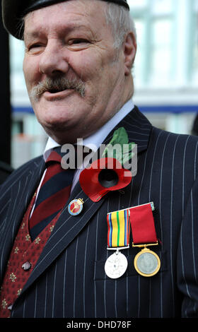 Brighton, Sussex, UK. 7th November 2013.  - Veterans wearing medals gather at the Blessing in the Garden of Remembrance by Brighton war memorial today ready for the national Day of Remembrance this coming Sunday Stock Photo