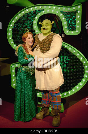 Duesseldorf, Germany. 07th Nov, 2013. The performer Frank Winkels dressed as Shrek and Jana Stelley as Fiona pose during the casting for the musical 'Shrek' in the Capitol Theatre in Duesseldorf, Germany, 07 November 2013. The hero Shrek and his princess Fiona fascinated an audience of millions in the cinemas worldwide. In October 2014 the musical celebrates its premiere in the Capitol Theatre in Duesseldorf. Photo: HORST OSSINGER/dpa/Alamy Live News Stock Photo