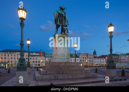 Bronze statue of the town founder Gustav Adolf at dusk, Gustav Adolfs Torg, Gothenburg, Sweden, Scandinavia, Europe Stock Photo
