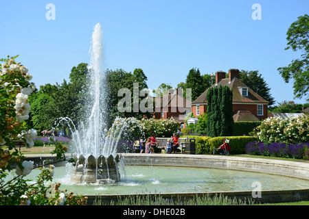 Parkway Fountain in The Parkway Gardens in centre of  Welwyn Garden City, Hertfordshire, England, United Kingdom Stock Photo