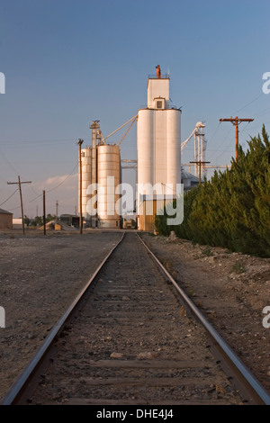 Grain elevators and train tracks, railyard in Portales, New Mexico USA Stock Photo