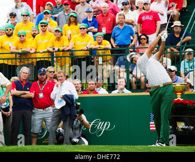 Dublin, Ohio, USA. 3rd Oct, 2013. Hideki Matsuyama (JPN), George W. Bush Golf : International Team's Adam Scott of Australia and Hideki Matsuyama of Japan hits his tee shot on the 1st hole as former United States President George W. Bush (L) is seen during the First round Four-ball Matches of the Presidents Cup at Muirfield Village Golf Club in Dublin, Ohio, United States . © Thomas Anderson/AFLO/Alamy Live News Stock Photo