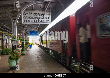 Train at Haputale Train Station, Sri Lanka Hill Country, Nuwara Eliya District, Sri Lanka, Asia Stock Photo