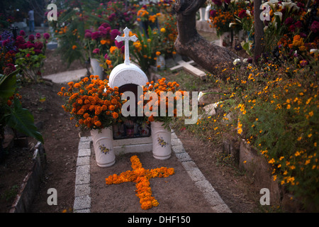 A cross made with marigold flowers decorate a grave during the Day of the Dead celebrations in Teotitlan del Valle,Oaxaca,Mexico Stock Photo