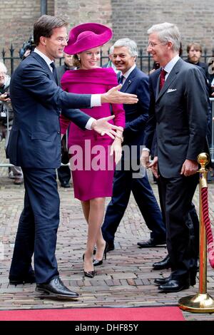 The Hague, The Netherlands. 8th Nov, 2013. King Philippe(Filip) (R) and Queen Mathilde of Belgium (C) visit Prime Minister Mark Rutte of The Netherlands at Palace Noordeinde in The Hague, The Netherlands, 8 November 2013. Photo: Patrick van Katwijk / NETHERLANDS AND FRANCE OUT/dpa/Alamy Live News Stock Photo
