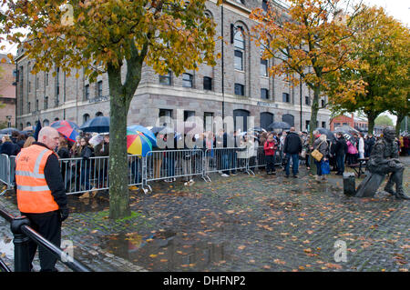 Bristol, UK. 09th Nov, 2013. Queues of young hopefuls wait patiently in the rain for Disney's first open casting auditions for the new Star Wars film, being held at the Arnolfini Arts Centre in the centre of Bristol on 9th & 10th November.  Some of which have been queuing since 10pm the night before.  Taken on 9th November 2013. Credit:  Rachel Husband/Alamy Live News Stock Photo