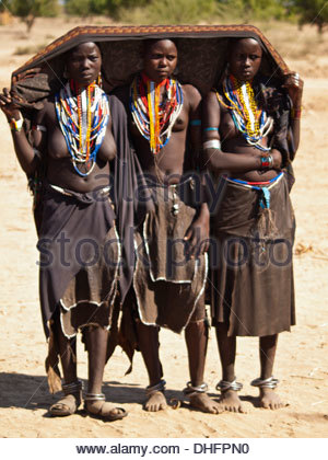 girls of the Arbore tribe in the Lower Omo Valley of Ethiopia Stock ...