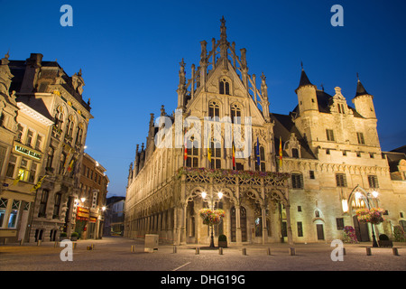 MECHELEN - SEPTEMBER 4: Grote markt and town hall in evenig dusk on Sepetember 4, 2013 in Mechelen, Belgium. Stock Photo