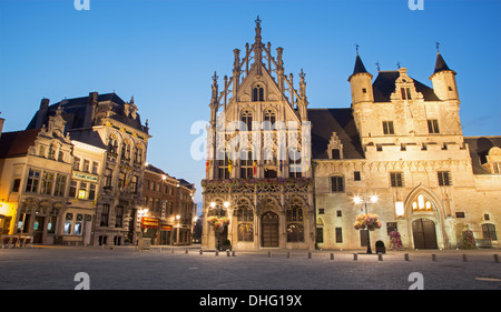 MECHELEN - SEPTEMBER 4: Grote markt and town hall in evenig dusk on Sepetember 4, 2013 in Mechelen, Belgium. Stock Photo