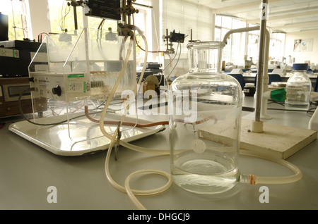 biomedical biology research science laboratory experiment setup to record electrophoresis and muscle cell activity in deep tank Stock Photo