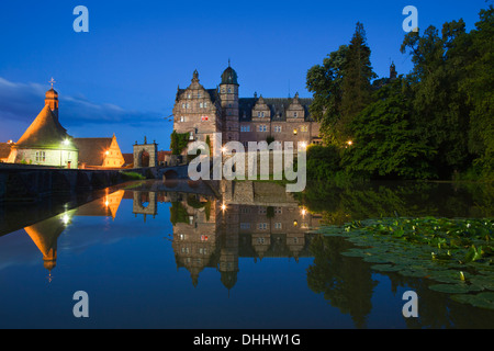 View over the pond onto Haemelschenburg castle in the evening, Emmerthal, Weser Hills, North Lower Saxony, Germany, Europe