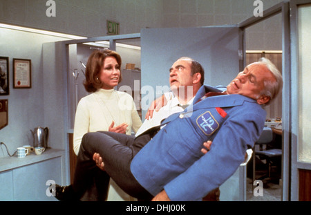 MARY TYLER MOORE SHOW (TV) (1970-1977) MARY TYLER MOORE, EDWARD ASNER, TED KNIGHT, MTMS 003 MOVIESTORE COLLECTION LTD Stock Photo