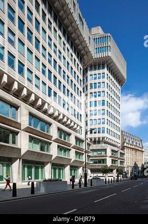 Ministry of Justice, 102 Petty France, London, United Kingdom. Architect: Aukett Fitzroy Robinson, 1976. View looking south down Stock Photo