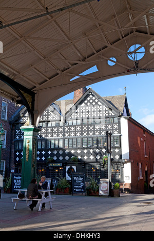 The 17th century Barley Mow pub in Golden Square, Warrington, Cheshire Stock Photo