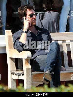 Dylan McDermott waiting to pick his daughter up from school Los Angeles, California - 09.05.12 Stock Photo