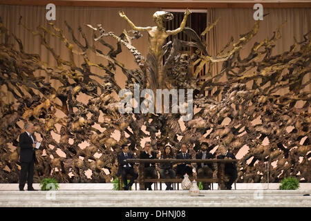 Rome, Italy. 9th November 2013. Rome Saturday, November 9, at 9:15 am in the Aula Nervi there will be a panel discussion on the theme: 'My experience of faith,' © Realy Easy Star/Alamy Live News Stock Photo