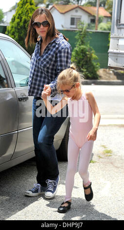 Jennifer Garner picks her daughter Violet up from a dance class in Santa Monica Los Angeles, California - 12.05.12 Stock Photo