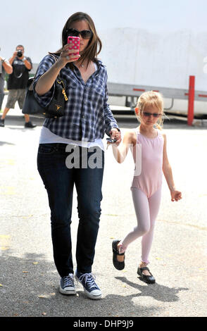 Jennifer Garner picks her daughter Violet up from a dance class in Santa Monica Los Angeles, California - 12.05.12 Stock Photo