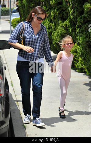 Jennifer Garner picks her daughter Violet up from a dance class in Santa Monica Los Angeles, California - 12.05.12 Stock Photo