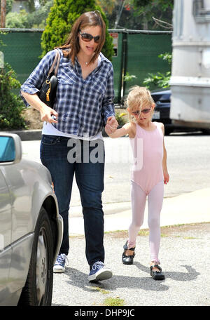 Jennifer Garner picks her daughter Violet up from a dance class in Santa Monica Los Angeles, California - 12.05.12 Stock Photo