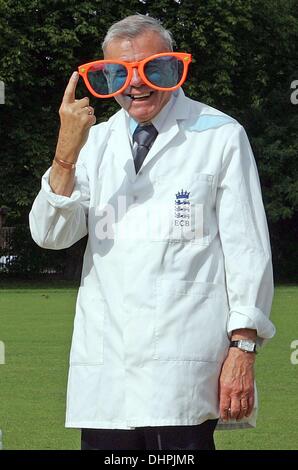 Dickie Bird OBE Legendary cricket umpire Harold Bird a.k.a Dickie Bird received an OBE from Prince Charles, the Prince of Wales for services to cricket and charity. The now-retired match official had previously been appointed Member of the Order of the British Empire (MBE) in 1986. One of Barnsley's most famous sons, Bird retired from the Test Match arena in 1996, his 66th and fina Stock Photo