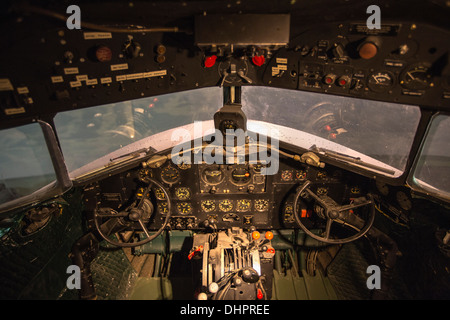 Cockpit of a French Sud Aviation Caravelle on display at the Aviodrome ...