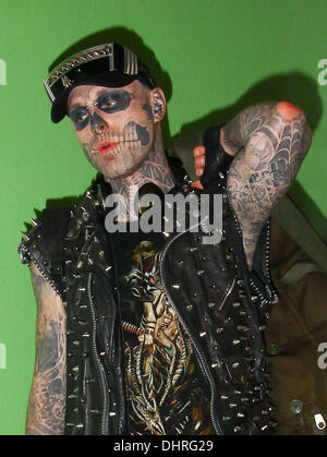 Rick genest 特大ポスター Amazon.com: Rick Genest (Zombie Boy) - 18X24 Poster Photo
