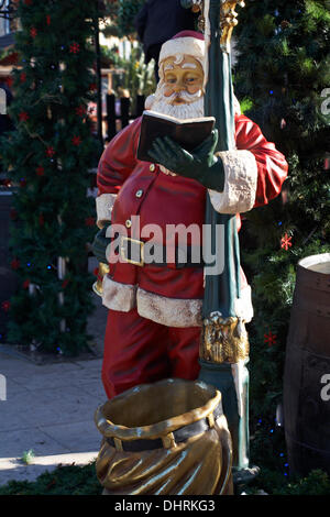 Bournemouth, UK 14 November 2013. Bournemouth prepares for Christmas, with the opening of the Christmas market in Town. Credit:  Carolyn Jenkins/Alamy Live News Stock Photo